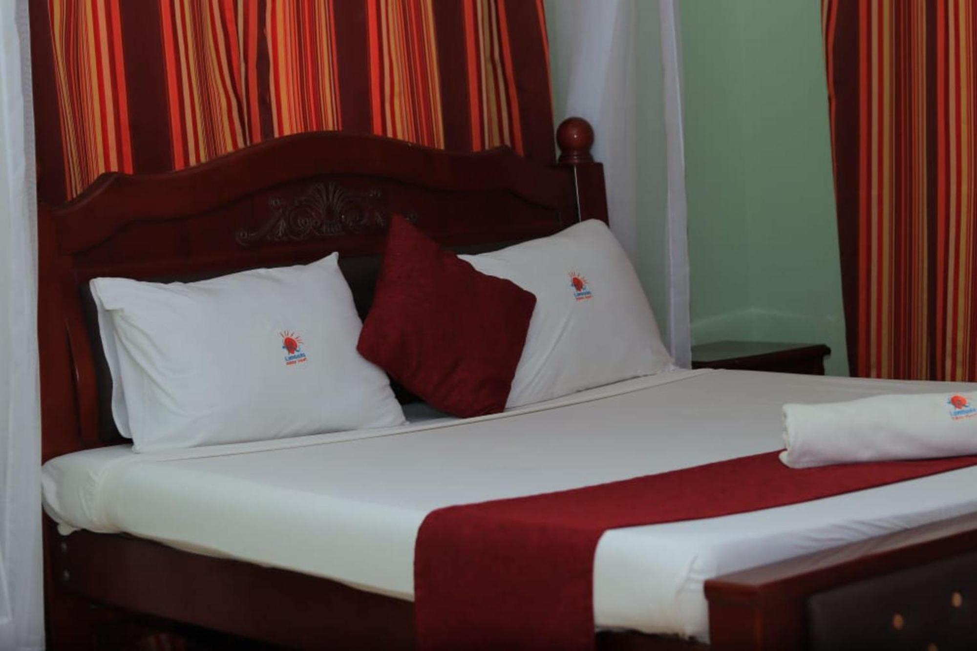 Lambada Holiday Resort Mombasa 음트와파 외부 사진